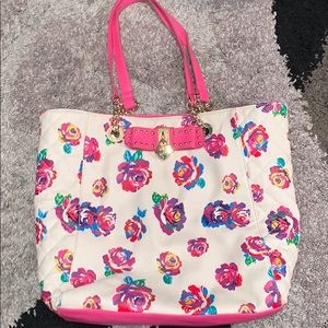 Betsy Johnson floral shoulder bag